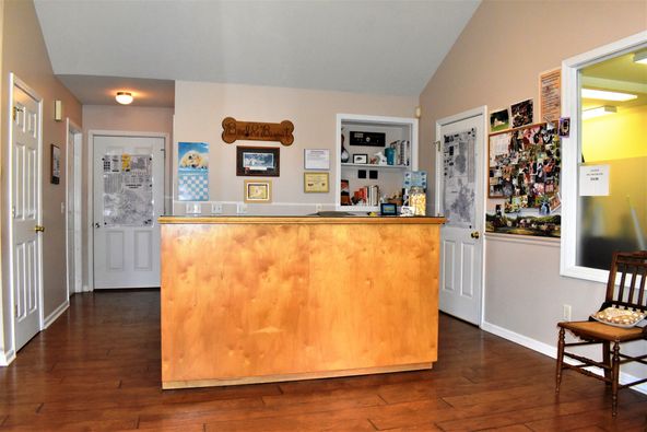 Bed & Biscuit: 153 Fence Ln, Crossville, TN 38571